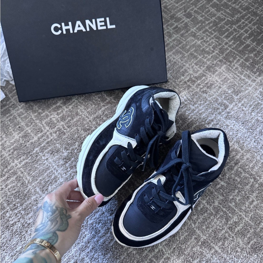 CHANEL SNEAKERS - Picture 4 of 8